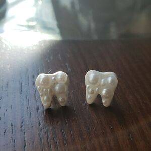 White Tooth-Shaped Jewelry Accessories